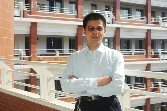 党委书记、副校长兼华中师大一附中初中部校长：杨国红(图1)